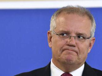 Video: Austrálskeho premiéra Morrisona zasiahlo do hlavy vajíčko počas predvolebnej kampane