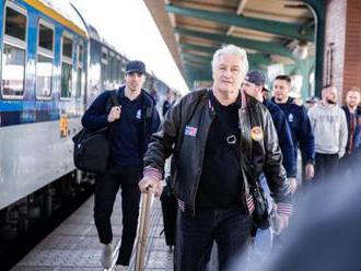Video: Česi dorazili do Bratislavy, tréner Říha zbieral hráčov vlakom