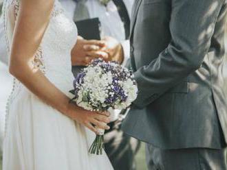 Na Slovensku stúpa počet sobášov, do manželstva však vstupujú čoraz staršie páry
