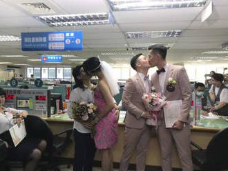 Na Taiwane vstúpil do platnosti nový zákon, manželstvá uzavreli stovky homosexuálnych párov
