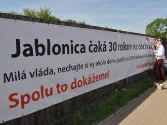 Ministerstvo dopravy ľuďom z Jablonice obchvat nesľúbilo, najväčšou prioritou je Senica