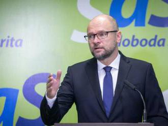 Zrušením jedného volebného obvodu by sa porušila rovnosť hlasov, oponuje Sulík Kiskovi