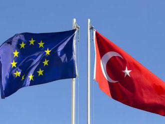 Turecko sa vzďaľuje od Európskej únie, Brusel nevidí dôvod na odblokovanie rozhovorov o členstve