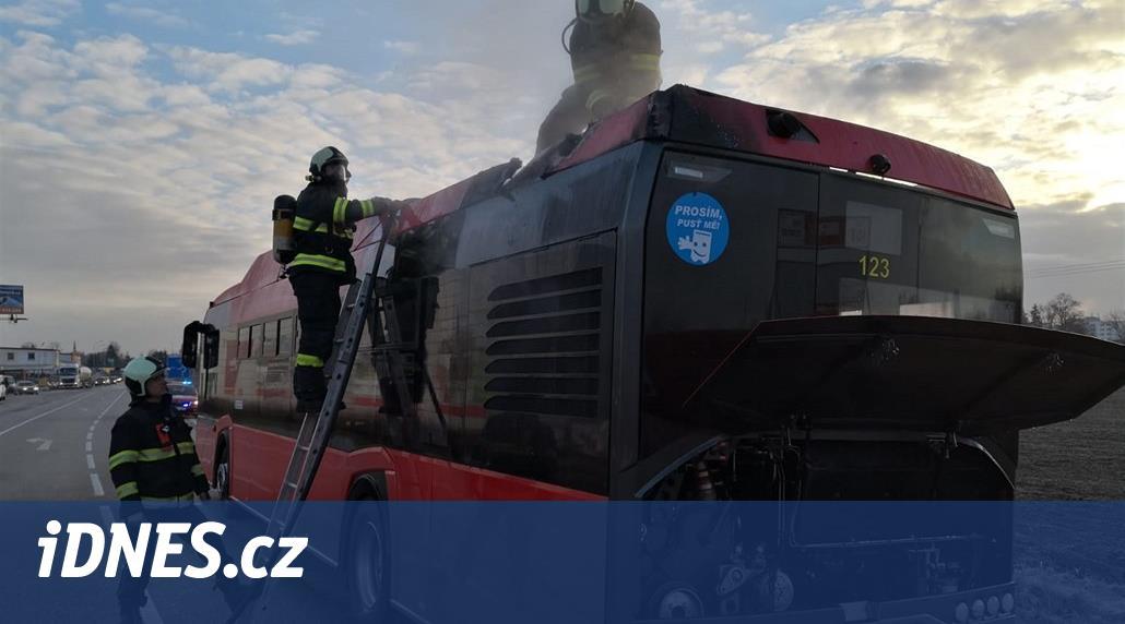 Autobusu, který u Budějovic už dvakrát hořel, netěsnilo olejové chlazení
