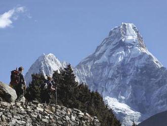 Na Evereste sa tvoria zápchy, zomreli ďalší dvaja horolezci