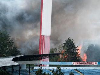 V Bratislave pri obchodnom centre Polus vypukol požiar