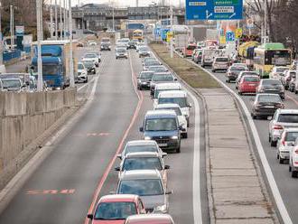Premávka v Bratislave je spomalená, pre kolóny uzatvárajú Sitinu