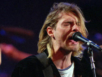 Sveter Kurta Cobaina ohrieva nového majiteľa. Stál majetok