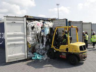 Filipíny vrátili Kanade kontajnery s odpadom vydávaným za recyklovateľný