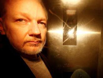 Assange má príznaky obete psychologického mučenia, tvrdia experti