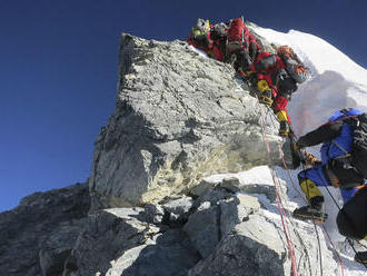 Mount Everest si vyžiadal ďalšie dva životy
