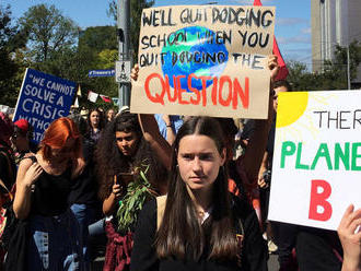 Desaťtisíce školákov v Novom Zélande sa zapojili do protestov za ochranu klímy