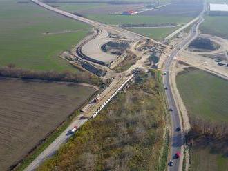 Križovatka dvoch nových diaľnic pri Bratislave. Pozrite si ako sa pretne D4 s R7