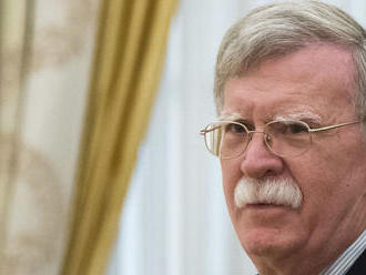 Boltona pre jeho kritiku raketových skúšok označila KĽDR za vojnového štváča