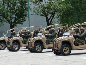 Minister obrany Gajdoš odovzdal žilinským špeciálom nové bojové vozidlá
