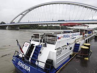 Loď smerujúca z Prahy na Domašu sa zastavila v Bratislave
