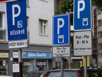 Ročná parkovacia rezidentská karta v Bratislave má stáť od 39 do 500 eur