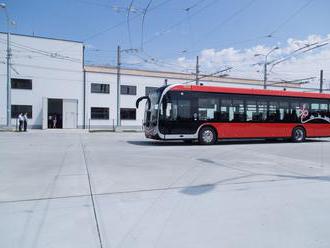 Bratislava kupuje dlhé ojazdené autobusy. Nahradia staré Karosy