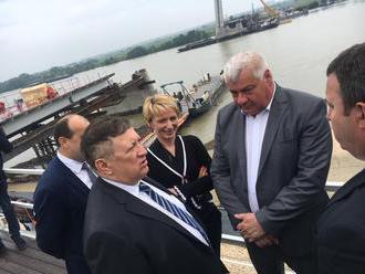 Fotogaléria: Cez Dunaj vyrastá nový most, skontrolovali ho