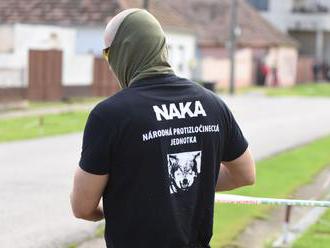 NAKA zasahovala v okolí Nitry, zadržali aj aktívneho policajta