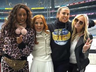 FOTO z prvého koncertu Spice Girls: Geri ako kráľovná, obchytkávanie pŕs a odkaz od Victorie!