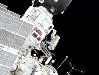 Ruskí kozmonauti upratovali vo vnútri ISS a narazili na nečakaný nález