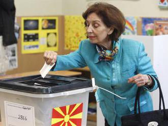 V Severnom Macedónsku si volia prezidenta, opozícia má v druhom kole konzervatívnu profesorku