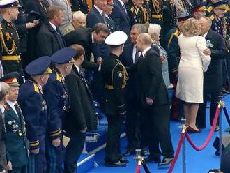 Video+foto: Danko bol na vojenskej prehliadke v Moskve, podal si ruku aj s Putinom