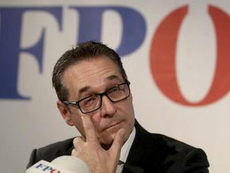 Škandál v Rakúsku mal rýchlu dohru, vicekancelár Strache odstúpil z funkcie