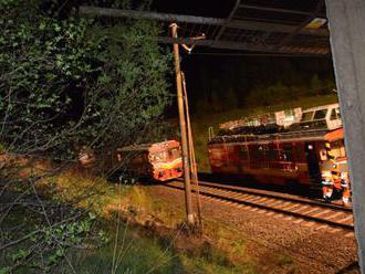 Foto: Spadnuté zábradlie zastavilo vlaky pri Liptovskom Mikuláši na niekoľko hodín