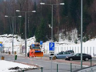 Cestári pod Tatrami sú pre sneženie v pohotovosti, zasahovali na horských priechodoch