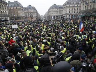 Francúzski policajti sa postavia pred súd pre protesty žltých viest
