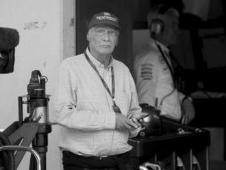 Opustila nás legenda, dnešok je smutný deň pre F1, reaguje svet na úmrtie Nikiho Laudu