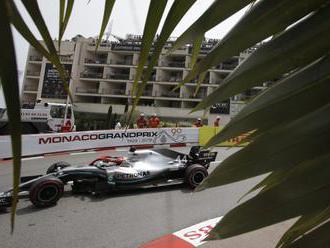 Hamilton odštartuje Veľkú cenu Monaka z prvého miesta, Bottas v kvalifikácii skončil druhý
