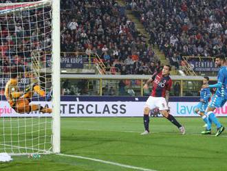 Video: Neapol sa rozlúčil so sezónou prehrou v Bologni, v zápase Frosinone a Chieva nepadol gól