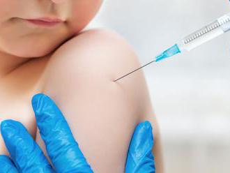 Čoraz viac rodičov nedôveruje očkovaniu, vo väčších mestách klesol počet očkovaných detí