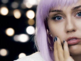 VIDEO: Svatokrádež roku? Miley Cyrus zneuctila klasický song Nine Inch Nails 