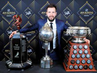 Video: V NHL rozdali 16 individuálnych trofejí, najviac si ich odniesol kanonier „bleskov̶
