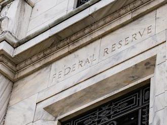 Centrálna banka USA menovú politiku nezmenila, ale avizuje možnosť zníženia úrokových sadzieb