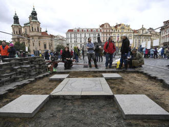 V centru Prahy se sešli příznivci návratu Mariánského sloupu