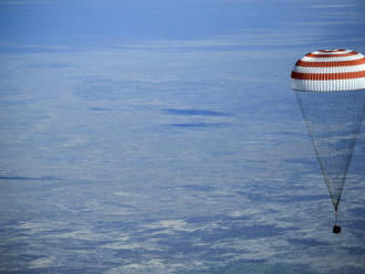 Z ISS se na Zemi vrátila trojice kosmonautů