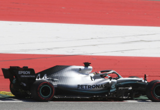 Kvalifikaci vyhrál Leclerc, Hamilton vyrazí po trestu až pátý