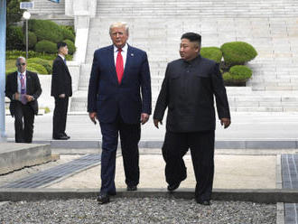 Trump v doprovodu Kima vkročil do KLDR a dohodl obnovení jednání