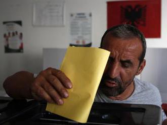 Albánci volí v místních volbách, které opozice bojkotuje