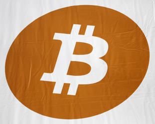 Hodnota bitcoinu poprvé za 15 měsíců vystoupila nad 11.000 USD
