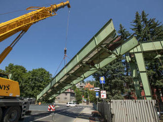 Z centra Liberce zmizel most s parovodem nad Košickou ulicí