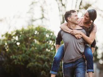 10 tipů, jak si udržet i po čtyřicítce spokojený vztah: Aby láska nevyhasla