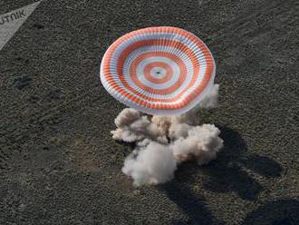 Na Zemi se po sedmi měsících vrátila posádka z ISS   - Sputnik Česká republika
