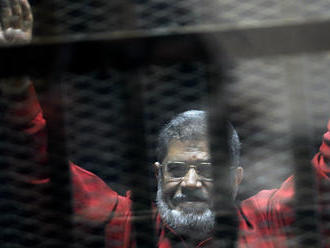 Bývalý islamistický prezident Egypta Mursí zemřel. Zkolaboval při soudním stání