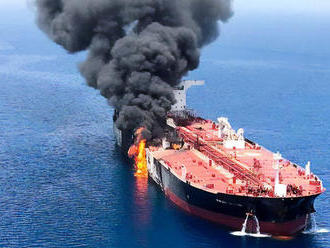 Írán čelí prudkému poklesu vývozu ropy. Hrozí blokádou tankerů a zvyšuje obohacování uranu